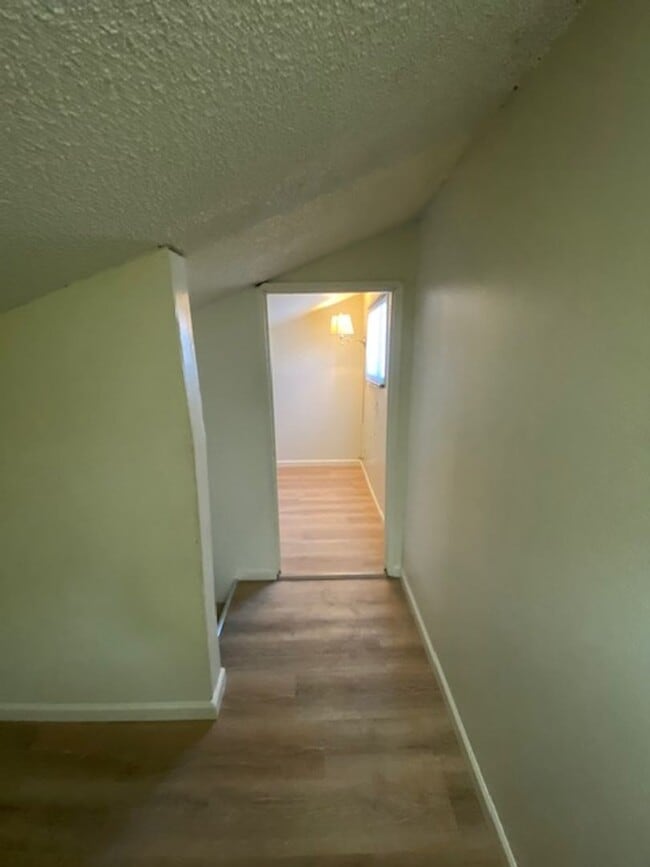 Building Photo - 2 Bedroom with an Additional Bonus Room Upstairs