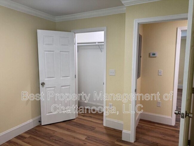 Building Photo - 5281 Usher Dr