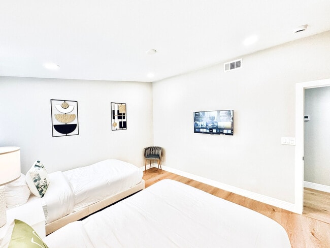 Building Photo - 13824 Powers Rd