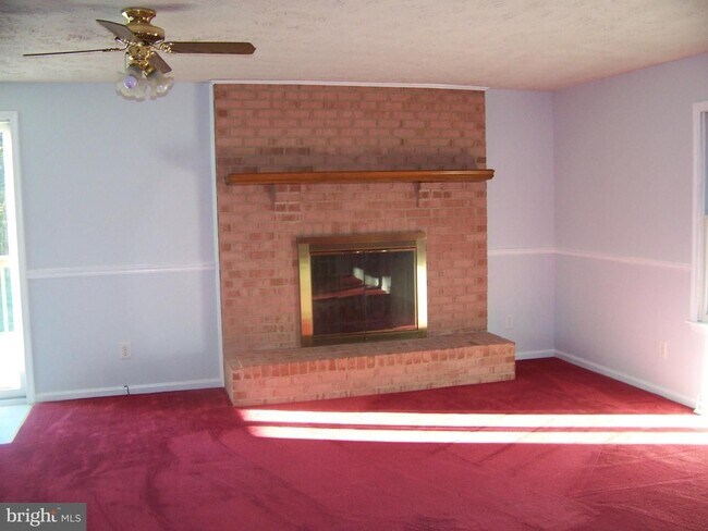 Building Photo - All One Level Living La Plata