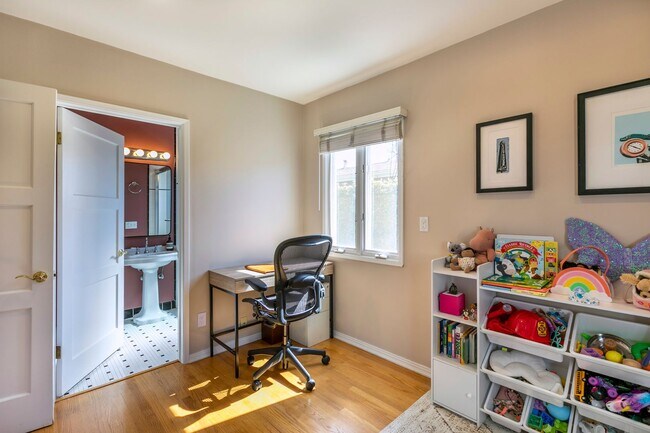 Building Photo - MODERN ARCHITECTURE W/ BEACH CHARM: BRIGHT & AIRY, 4BR3BA, 2-STORY HOME W/ OPEN & BRIGHT LIVING S...
