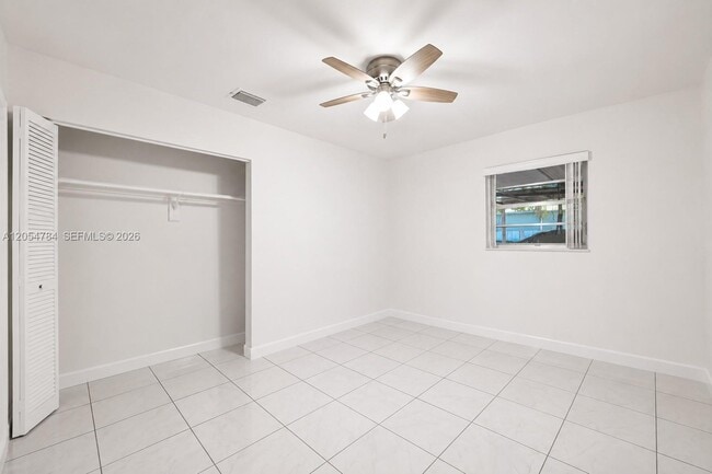 Building Photo - 3233 SW 25th St