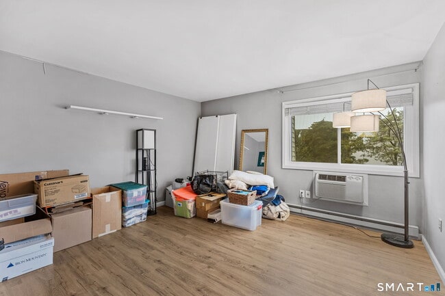 Building Photo - 22 Radio Pl