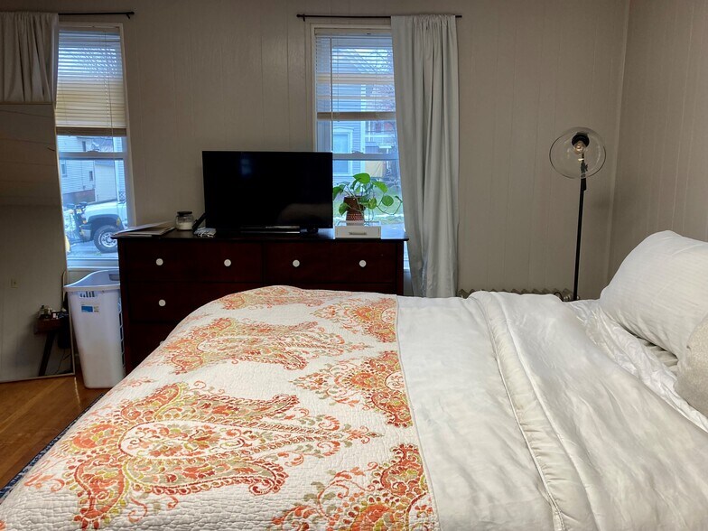 Primary Bedroom - Previous Tenancy - 91 Sagamore St