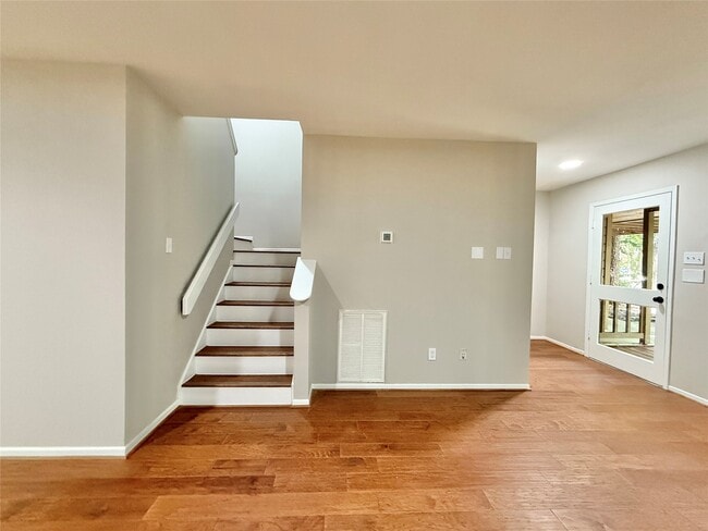 Building Photo - 22 Sawmill Grove Ln