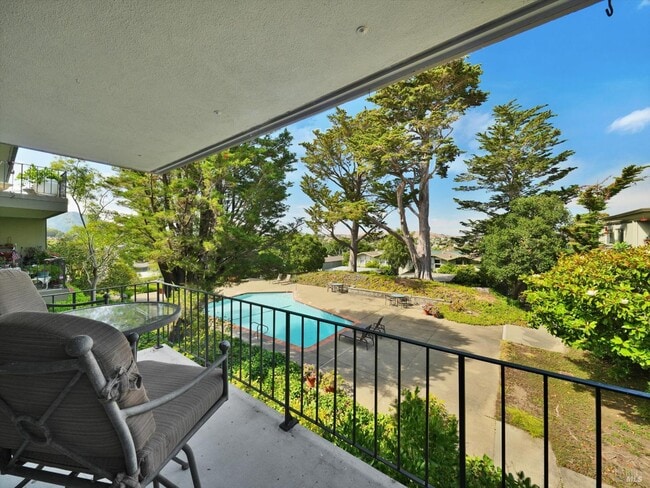 Building Photo - 367 Eden Roc Dr
