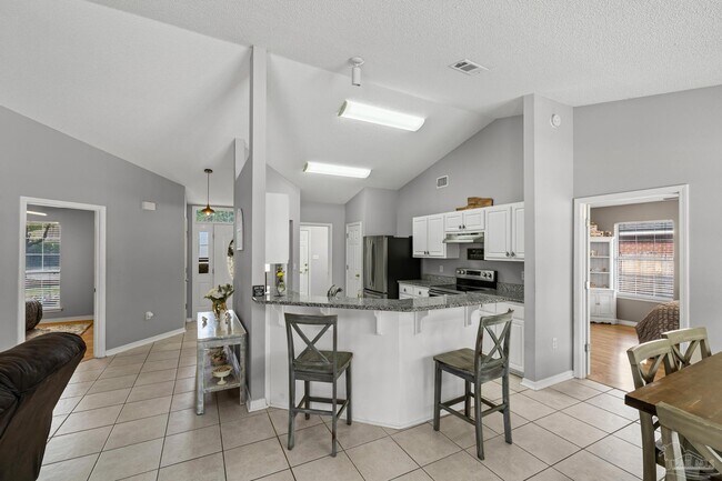 Building Photo - 8092 Hartington Dr