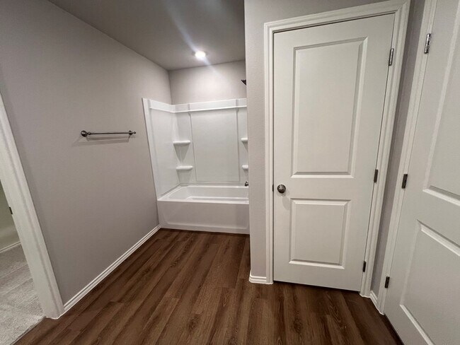 Building Photo - 7216 E County Rd 99 1/2