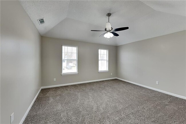 Building Photo - 104 Silvergrass Dr