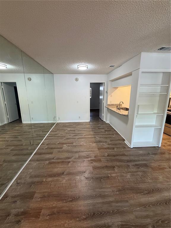 Building Photo - 4508 S Oak Dr