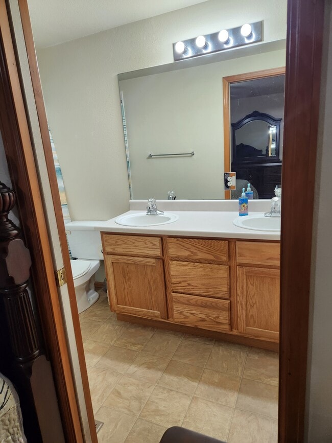 Building Photo - 4965 Universal Heights