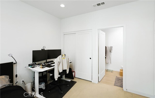 Building Photo - 166 Novel