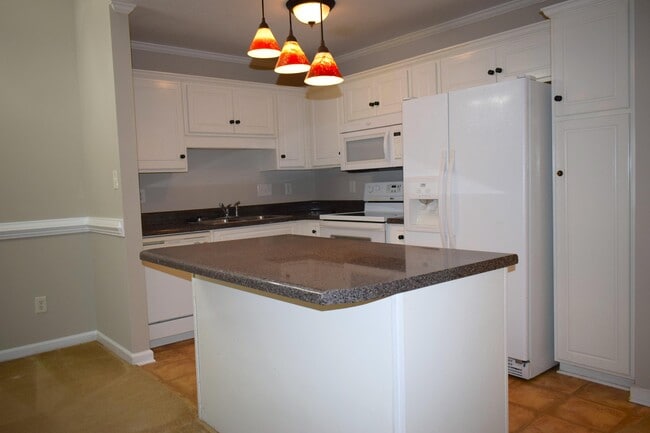 Building Photo - 106 Grove Landing Ct