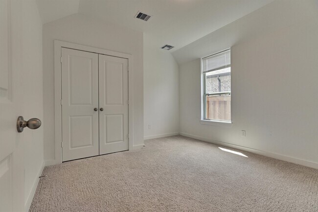 Building Photo - 27129 Ivorywood Dr