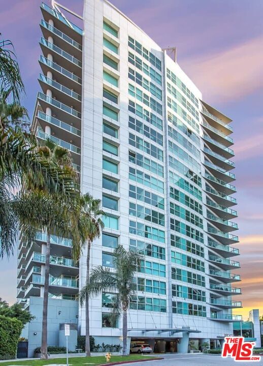 Building Photo - 13600 Marina Pointe Dr