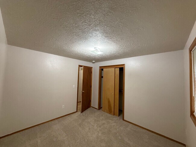 Building Photo - 3 Bedroom 1.5 Bath Home Fenced Yard, Shed ...