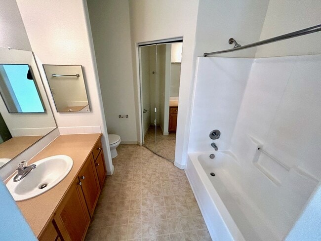 Building Photo - Spacious 2-Bedroom, 2-Bath Townhome with Primary Suite in Happy Valley