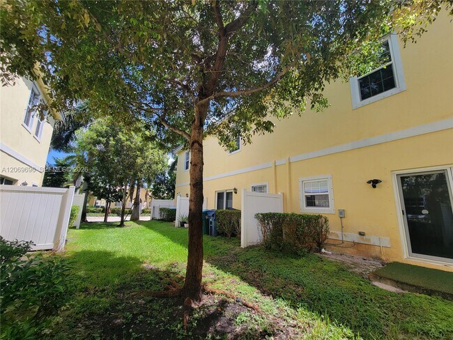 Building Photo - 1107 NW 40th Ter