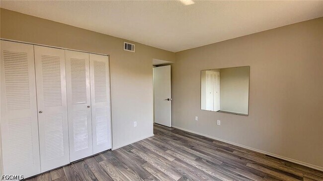 Building Photo - 1064 Villa Dr