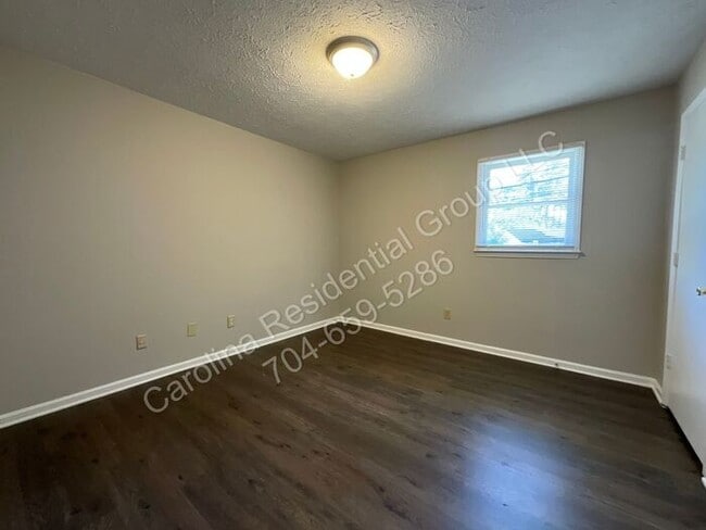 Building Photo - 322 E Sumter St