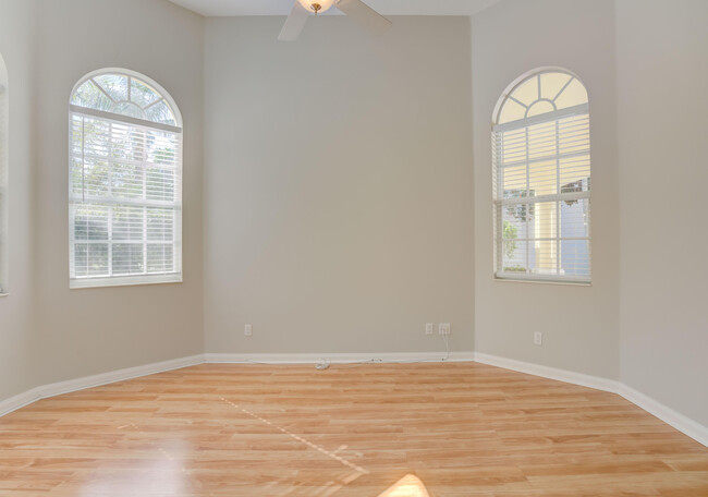 Building Photo - 256 San Remo Dr
