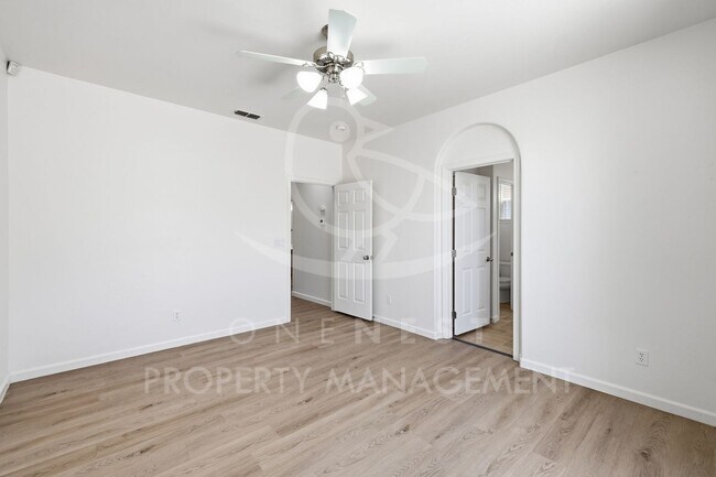 Building Photo - 3518 Garden Rose Dr