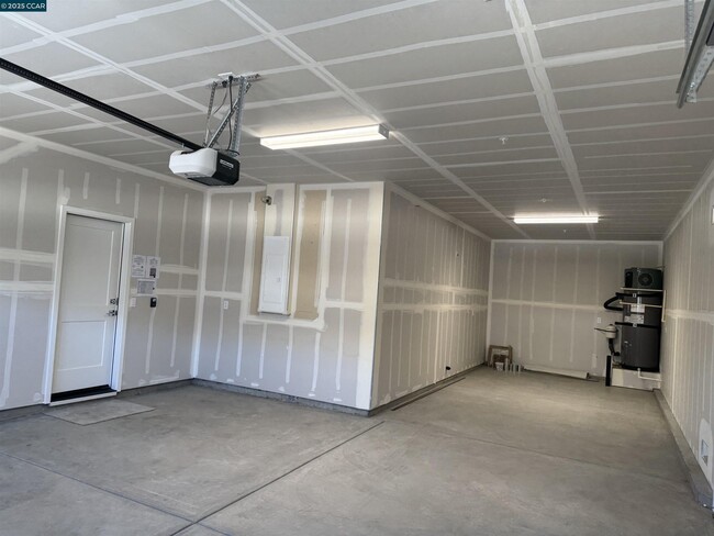 Building Photo - 140 Labrusca Dr