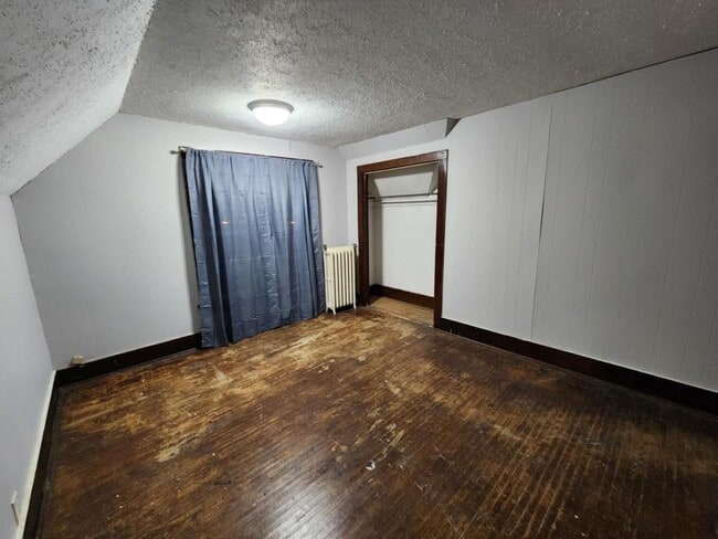 Building Photo - 460 Rose Ln NE