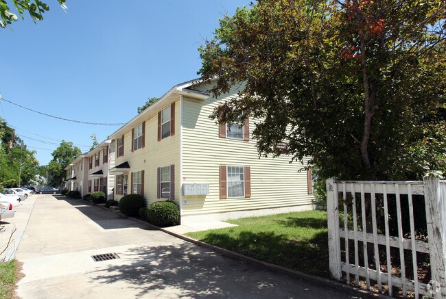 Primary Photo - Spring Street Apartments