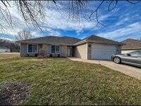 Building Photo - 707 Stillwater Dr