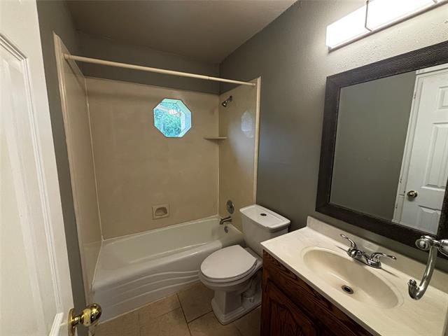 Building Photo - 816 E Texas St