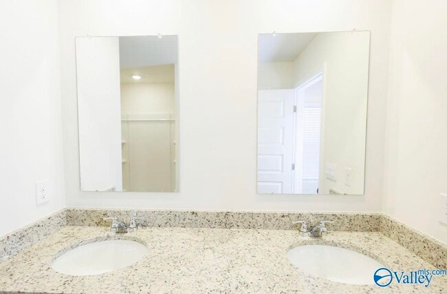 Building Photo - 398 Jackson Pt Cir