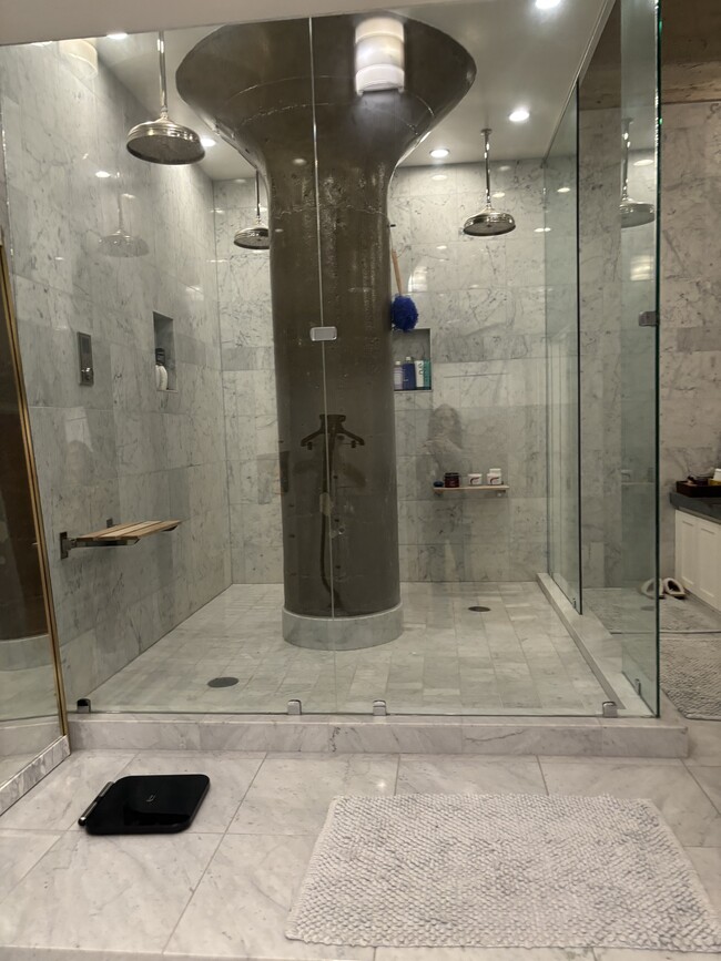 Shower - 151 Alice B Toklas Pl