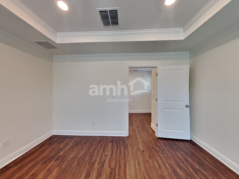 Building Photo - 27305 St Andrews Ave