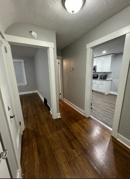Building Photo - 662 Forest Ave