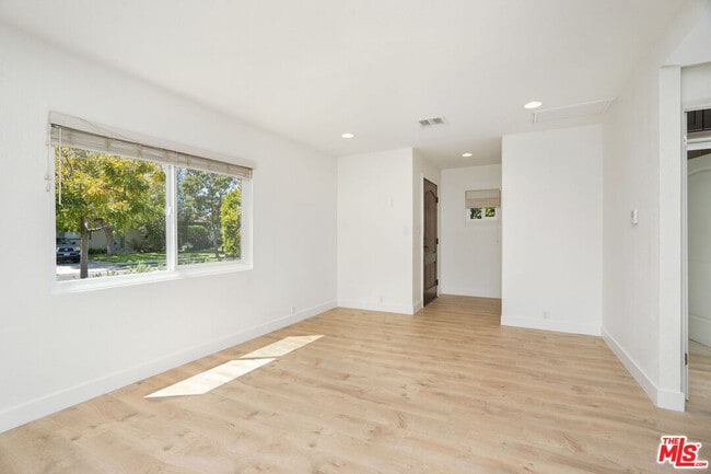 Building Photo - 3460 Redwood Ave