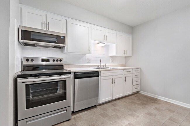 Building Photo - Marquis Plaza