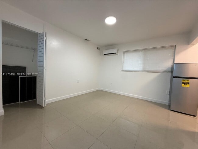 Building Photo - 1122 NW 32nd Ct