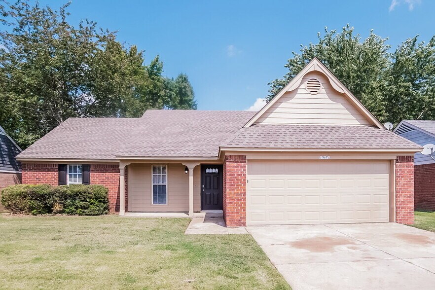 Primary Photo - 10674 Oak Leaf Dr