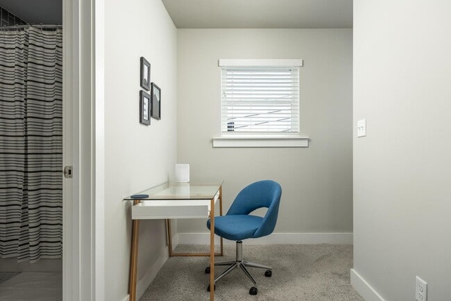 Building Photo - Fully furnished 1 bedroom!