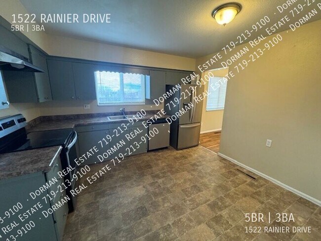 Building Photo - 1522 Rainier Dr