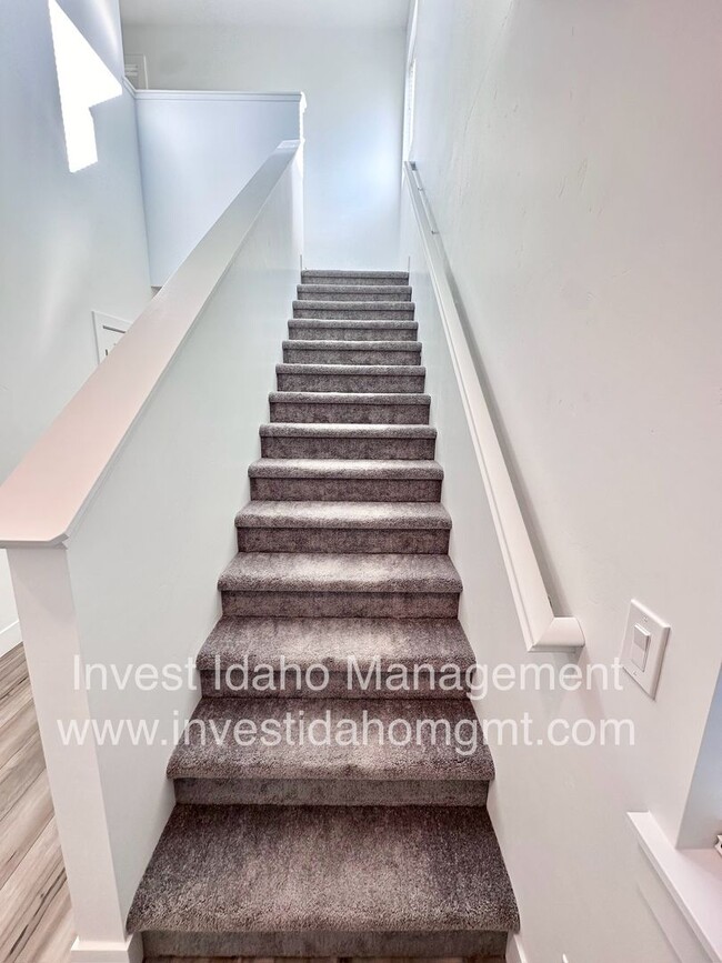 Building Photo - Beautiful Brand New Luxury Townhome availa...