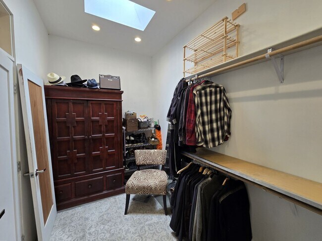 Building Photo - 2618 Summit Ct