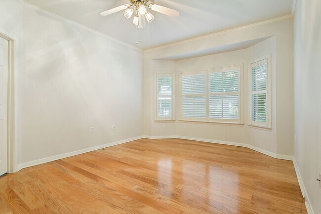 Building Photo - 102 Teacup Cove