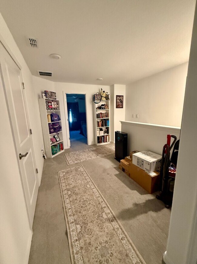 Building Photo - Bryant Square 2/2.5 1 car garage