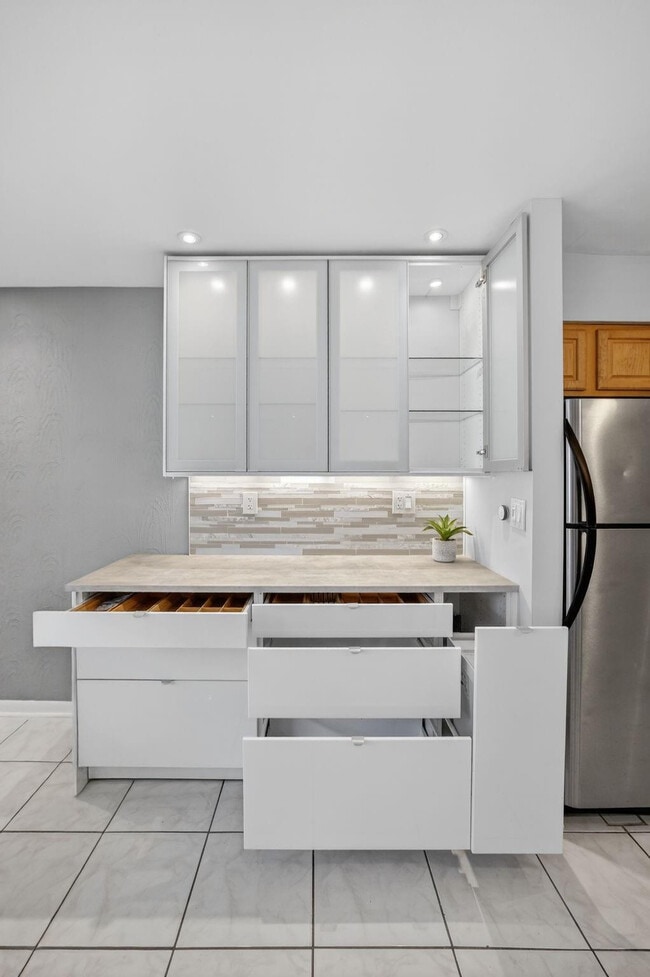 Building Photo - 4051 NE 13th Ave