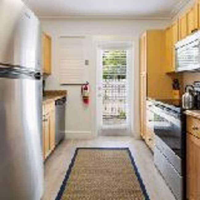 Building Photo - Beautiful Condo with Private Hot Tub!