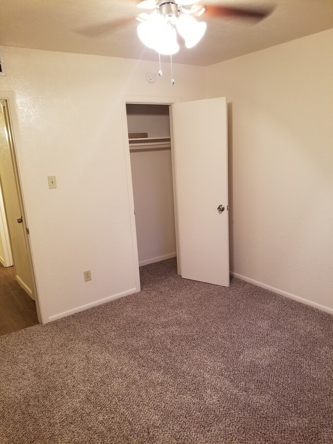 Building Photo - College Station - 2 bedroom / 1 bath Duple...