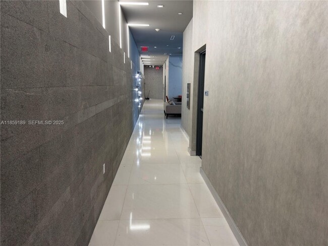 Building Photo - 9940 W Bay Harbor Dr