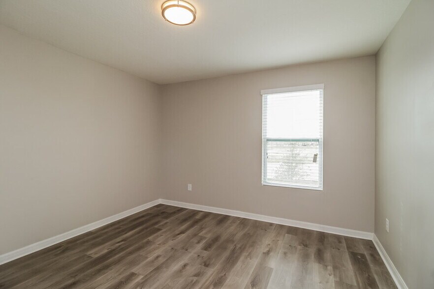 Building Photo - 3459 Landing Vw